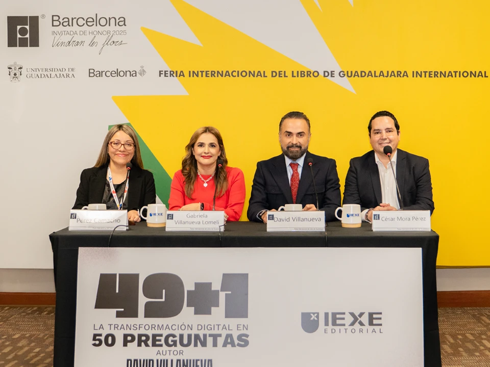 David Villanueva Lomeli presenta en la FIL Guadalajara su nuevo libro 49+1 La transformacion digital en 50 preguntas 3