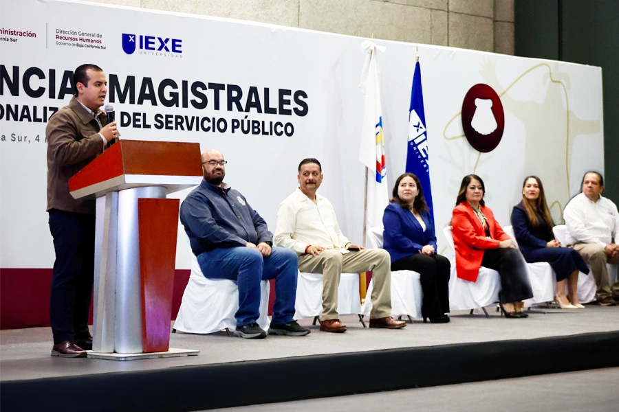 Gobierno de BCS y IEXE Universidad impulsan conferencias magistrales para servidores públicos de la entidad