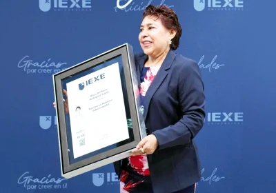 María del Rocío Rodríguez Juárez, titular de la Secretaría de Salud de Puebla, se gradúa de su Maestría en Auditoría en IEXE Universidad