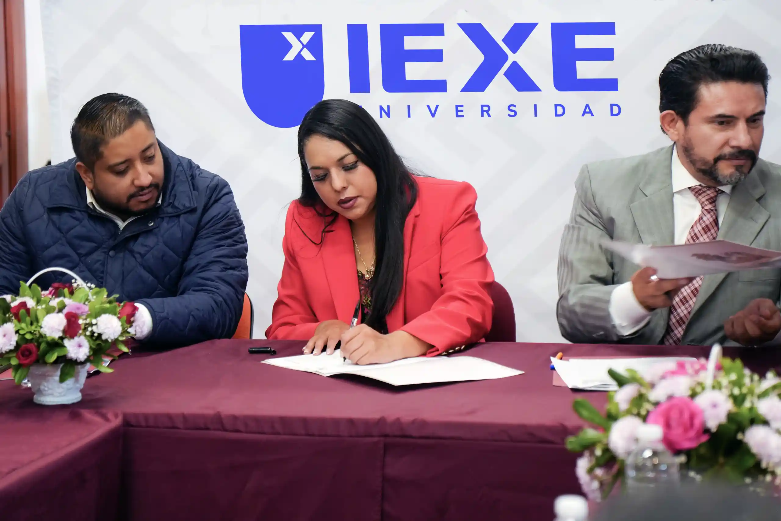 IEXE Universidad y el Ayuntamiento de San Pedro Cholula firman convenio para profesionalizar servidores públicos
